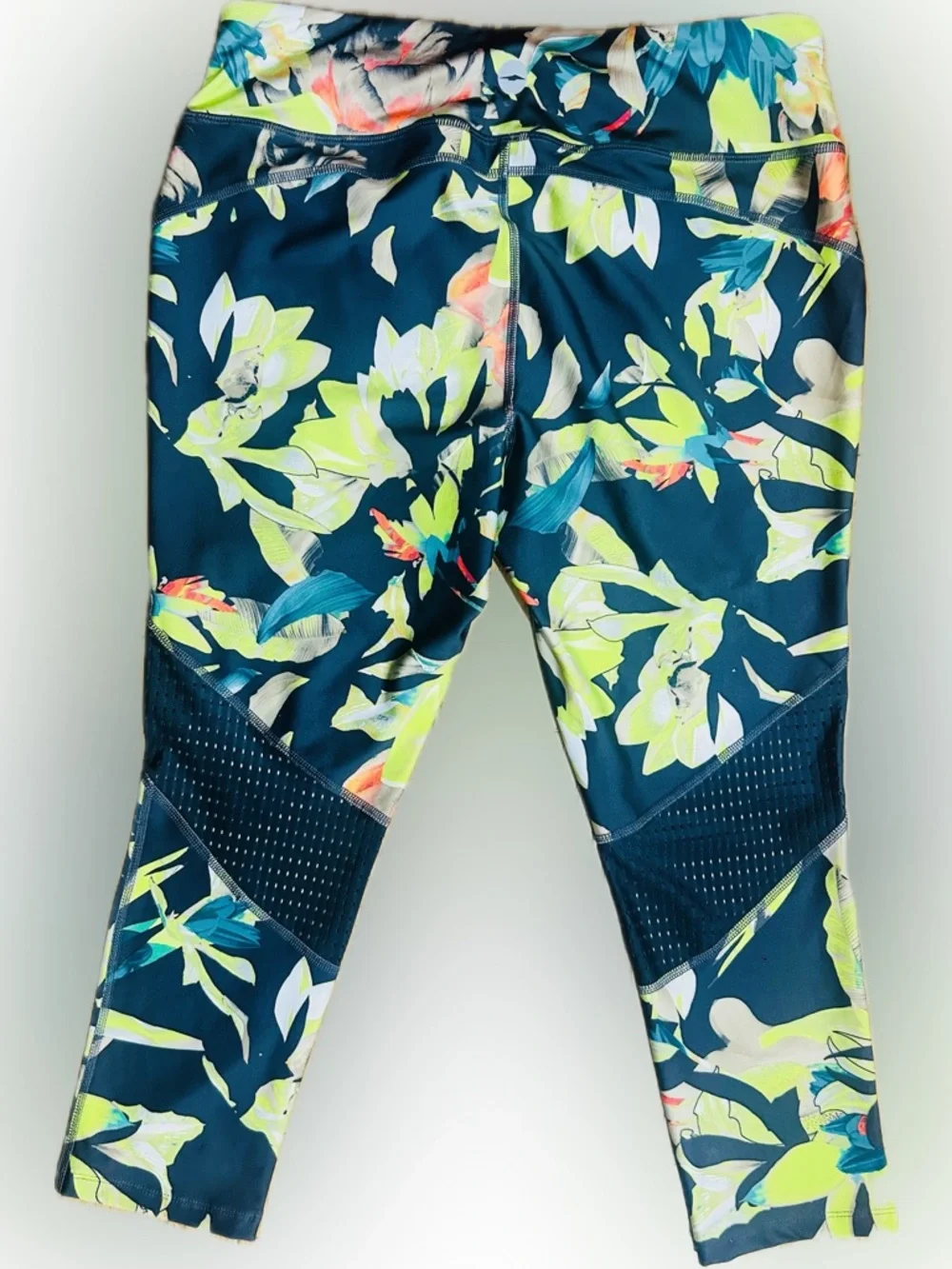 LN Avia SZ M (8-10) Gray Multicolored Floral Cropped Leggings/Waist 30”-34” - Picture 4 of 8